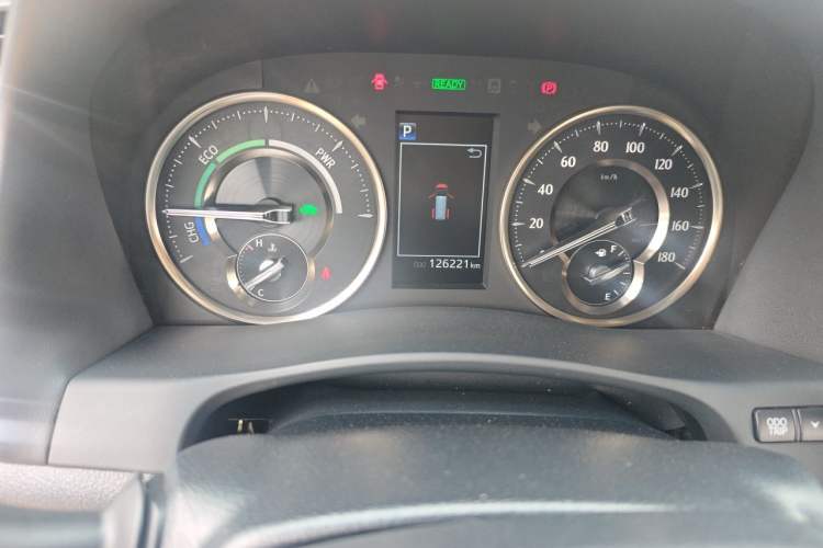 Used Lexus LM 2020 300h Seven-Seat Elegant Edition Odometer Close Up