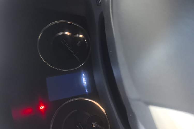 Used Lexus LM 2020 300h Seven-Seat Elegant Edition Odometer Close Up