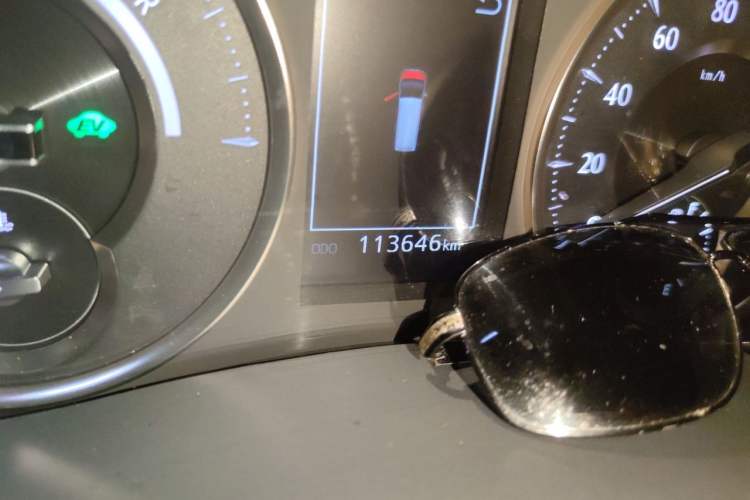 Used Lexus LM 2020 300h Four-Seat Grand Edition Odometer Close Up
