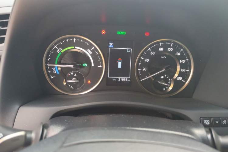 Used Lexus LM 2020 300h Four-Seat Grand Edition Odometer Close Up