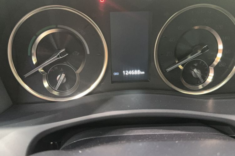 Used Lexus LM 2020 300h Four-Seat Grand Edition Odometer Close Up