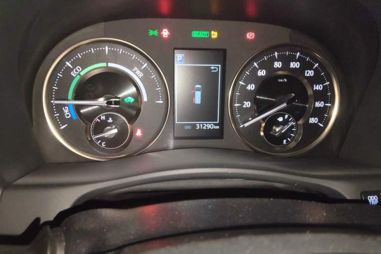 Used Lexus LM 2020 300h Four-Seat Grand Edition Odometer Close Up