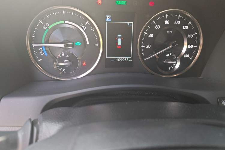 Used Lexus LM 2020 300h Seven-Seat Elegant Edition Odometer Close Up