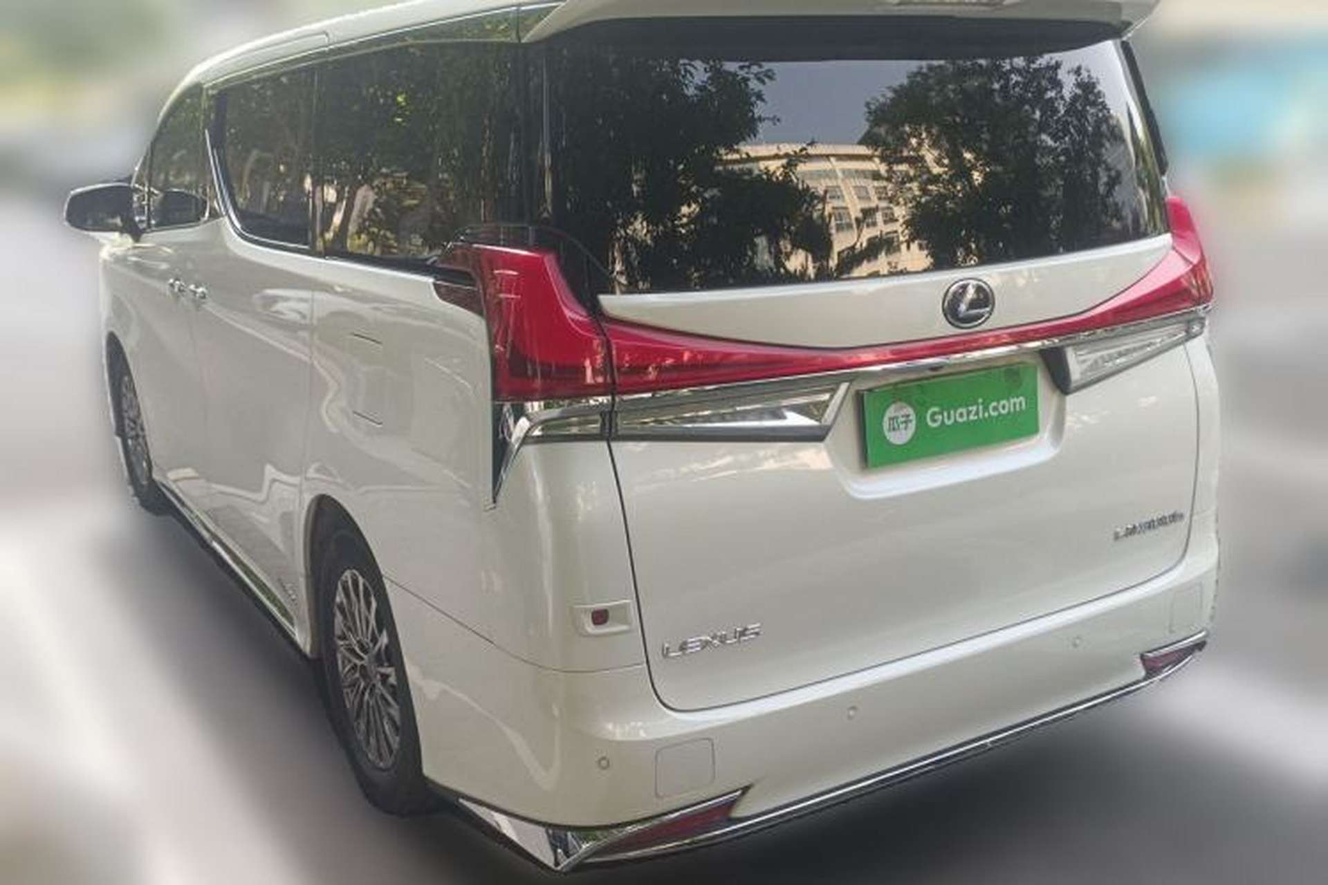 Used Lexus LM 2020 300h Four-Seat Grand Edition Rear Left 45 Deg
