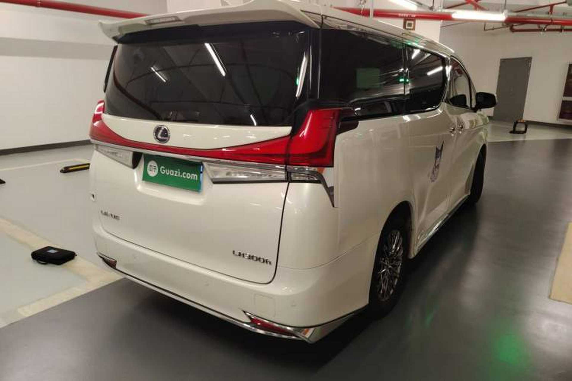 Used Lexus LM 2020 300h Four-Seat Grand Edition Rear Right 45 Deg