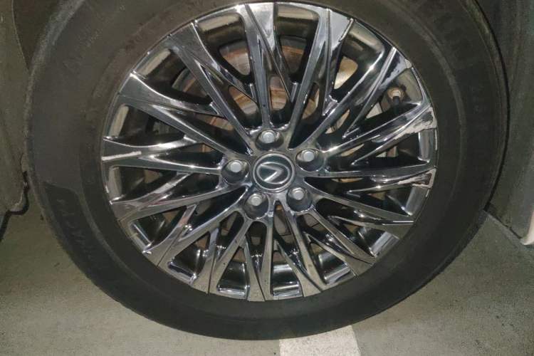 Used Lexus LM 2020 300h Seven-Seat Elegant Edition Right Front Wheel Hub