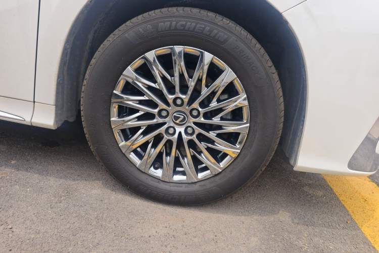 Used Lexus LM 2020 300h Seven-Seat Elegant Edition Right Front Wheel Hub