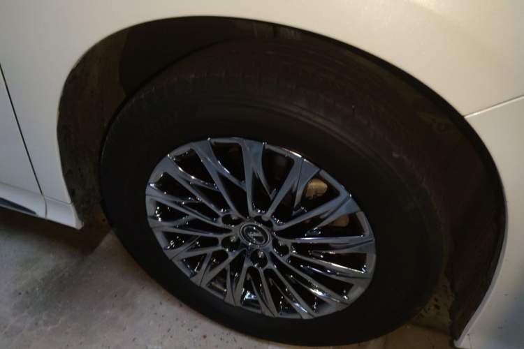 Used Lexus LM 2020 300h Four-Seat Grand Edition Right Front Wheel Hub
