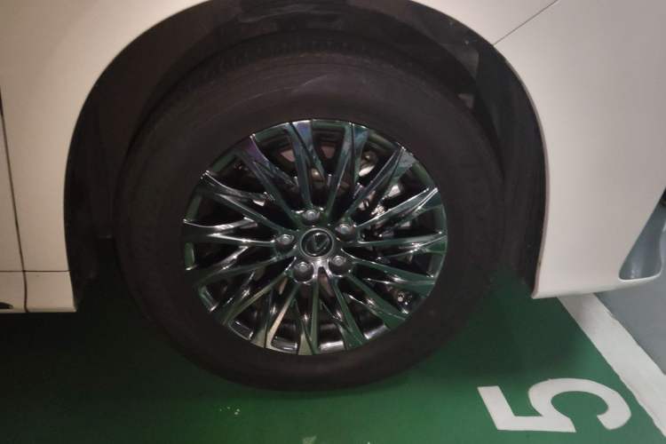 Used Lexus LM 2020 300h Four-Seat Grand Edition Right Front Wheel Hub