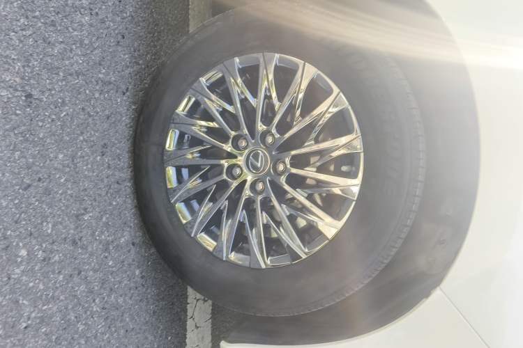 Used Lexus LM 2020 300h Seven-Seat Elegant Edition Right Front Wheel Hub