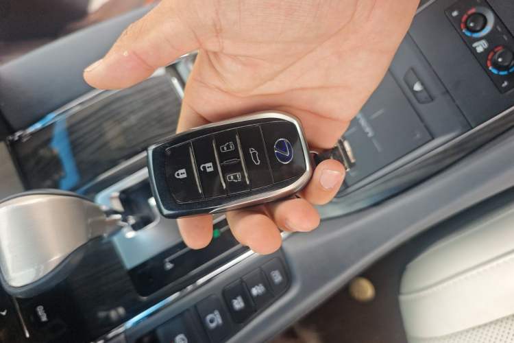 Used Lexus LM 2020 300h Seven-Seat Elegant Edition Vehicle Key