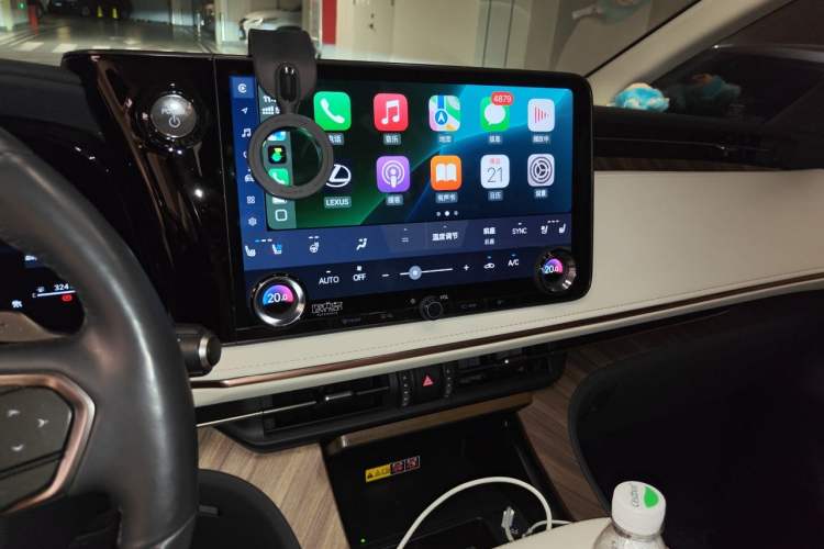 Used Lexus LM 2023 500h Six-Seater Prestige Edition Audio And AC Panel
