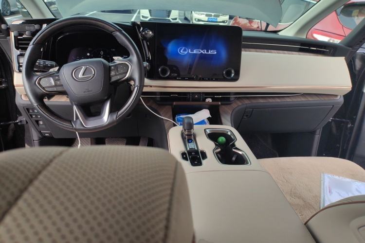 Used Lexus LM 2023 500h Six-Seater Prestige Edition Center Console