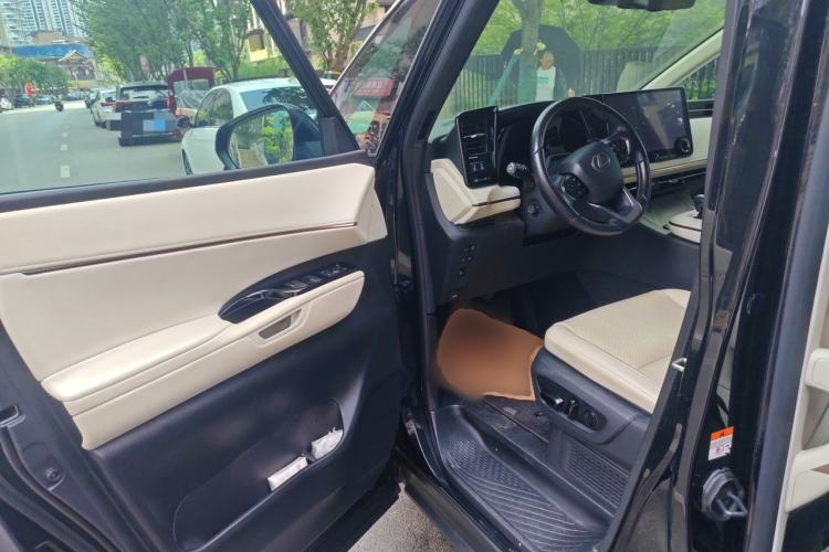 Used Lexus LM 2023 500h Six-Seater Prestige Edition Driver Seat