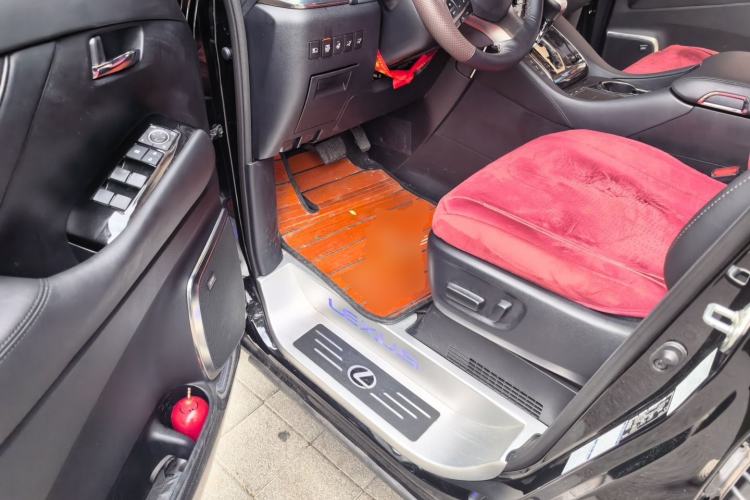 Used Lexus LM  Driver Seat