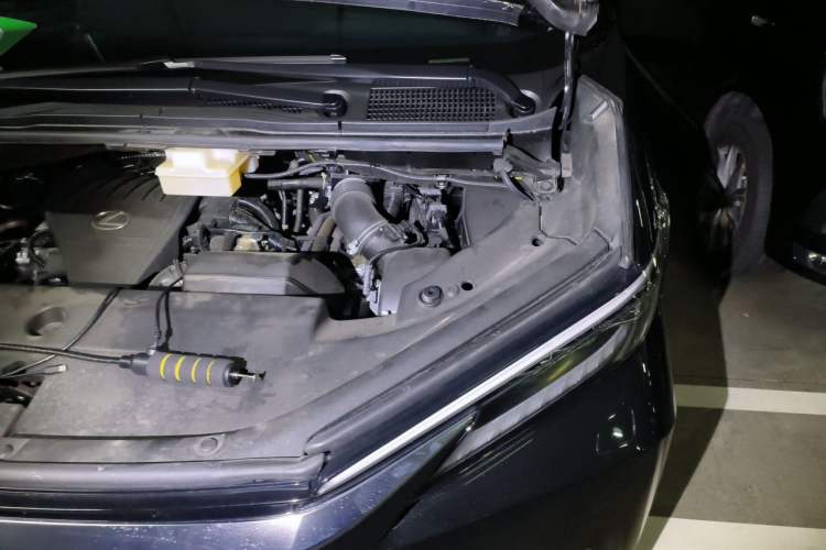 Used Lexus LM 2023 500h Six-Seater Prestige Edition Engine Bay Left