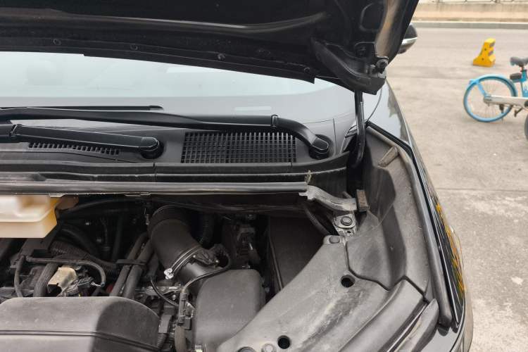 Used Lexus LM 2023 500h Six-Seater Prestige Edition Engine Bay Left