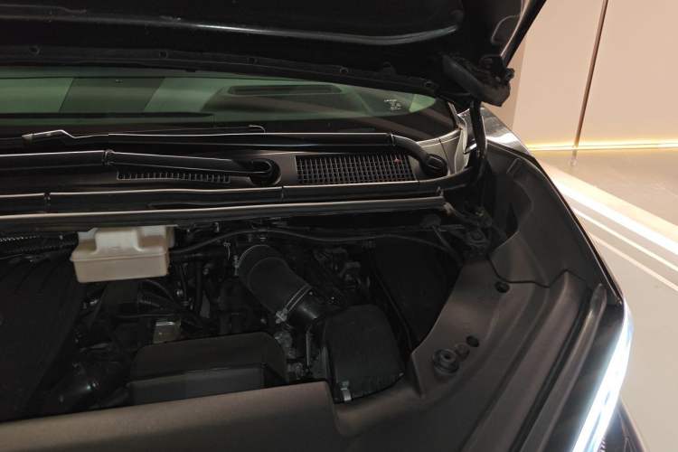 Used Lexus LM 2023 500h Six-Seater Prestige Edition Engine Bay Left