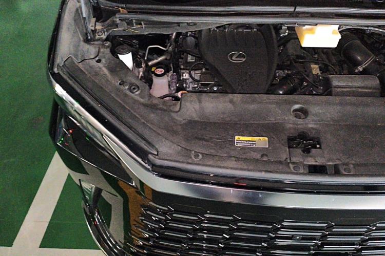 Used Lexus LM 2023 500h Six-Seater Prestige Edition Engine Bay Right