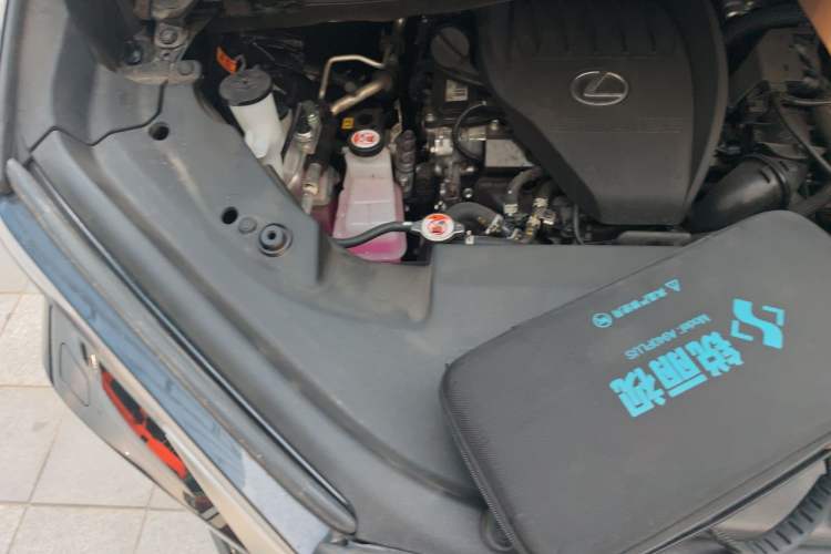 Used Lexus LM 2023 500h Six-Seater Prestige Edition Engine Bay Right