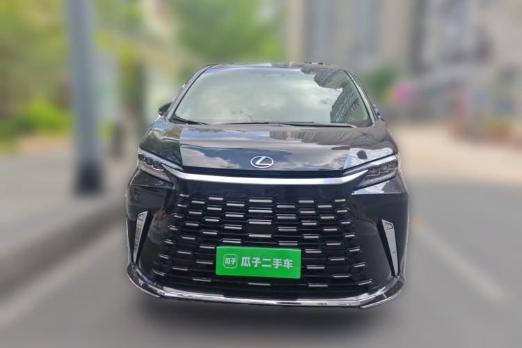 Used Lexus LM 2023 500h Six-Seater Prestige Edition Front