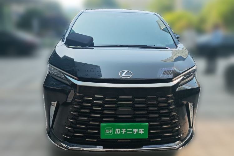 Used Lexus LM 2023 500h Six-Seater Prestige Edition Front