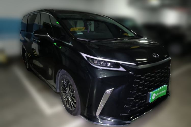 Used Lexus LM 2023 500h Six-Seater Prestige Edition Front Right 45 Deg