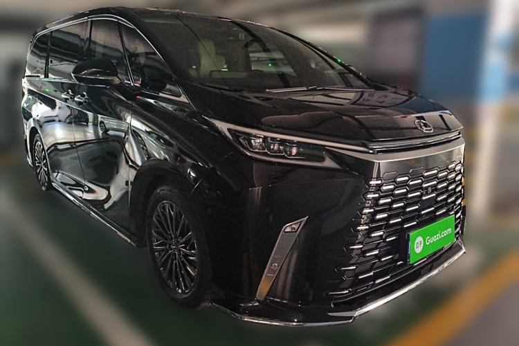 Used Lexus LM 2023 500h Six-Seater Prestige Edition Front Right 45 Deg