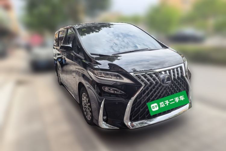 Used Lexus LM  Front Right 45 Deg