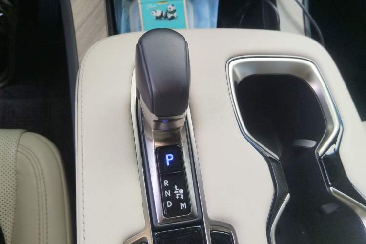 Used Lexus LM 2023 500h Six-Seater Prestige Edition Gear Lever