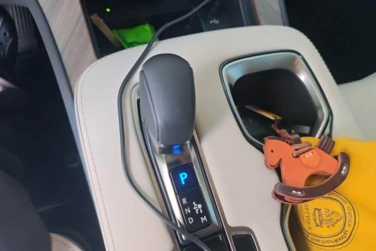 Used Lexus LM 2023 500h Six-Seater Prestige Edition Gear Lever