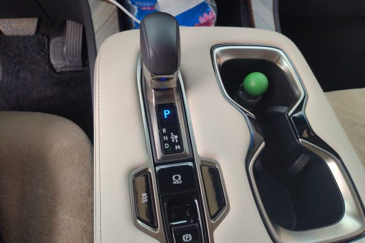 Used Lexus LM 2023 500h Six-Seater Prestige Edition Gear Lever