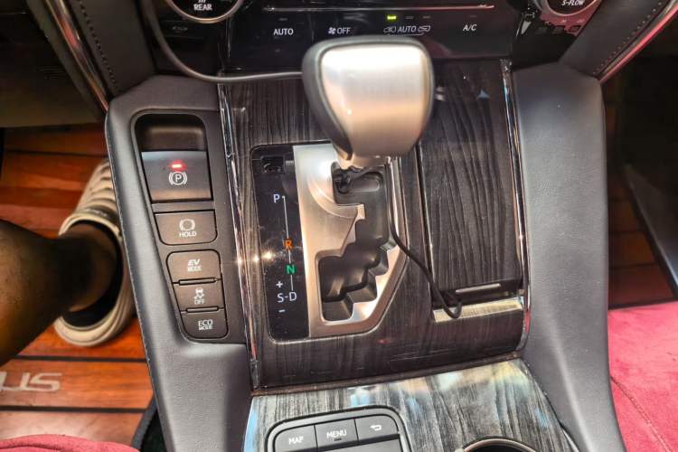 Used Lexus LM  Gear Lever