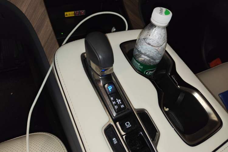 Used Lexus LM 2023 500h Six-Seater Prestige Edition Gear Lever