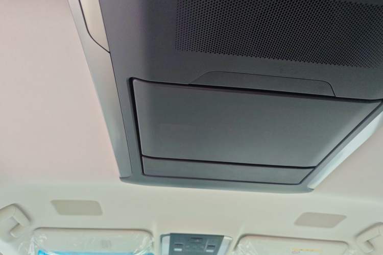 Used Lexus LM 2023 500h Six-Seater Prestige Edition Headliner