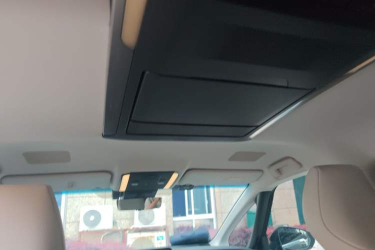 Used Lexus LM 2023 500h Six-Seater Prestige Edition Headliner