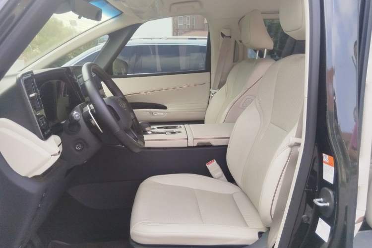 Used Lexus LM 2023 500h Six-Seater Prestige Edition Left Front Seat