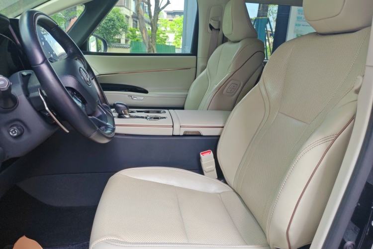 Used Lexus LM 2023 500h Six-Seater Prestige Edition Left Front Seat