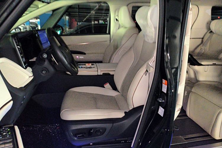 Used Lexus LM 2023 500h Six-Seater Prestige Edition Left Front Seat