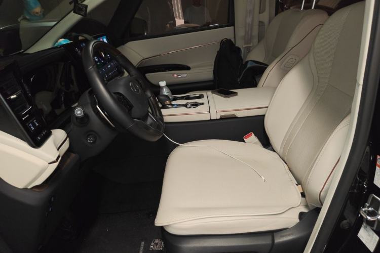 Used Lexus LM 2023 500h Six-Seater Prestige Edition Left Front Seat
