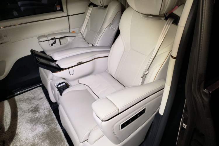 Used Lexus LM 2023 500h Six-Seater Prestige Edition Left Rear Seat