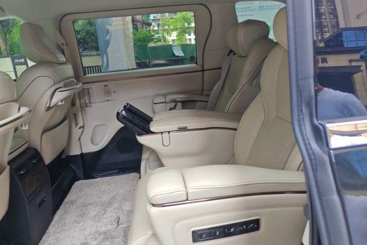 Used Lexus LM 2023 500h Six-Seater Prestige Edition Left Rear Seat