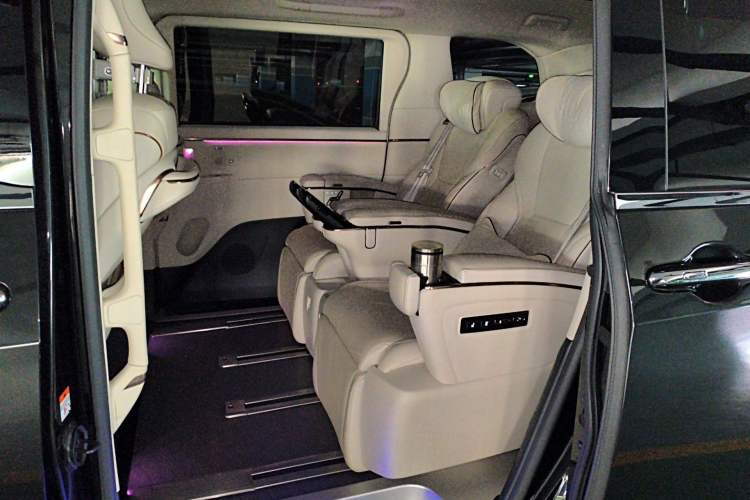 Used Lexus LM 2023 500h Six-Seater Prestige Edition Left Rear Seat