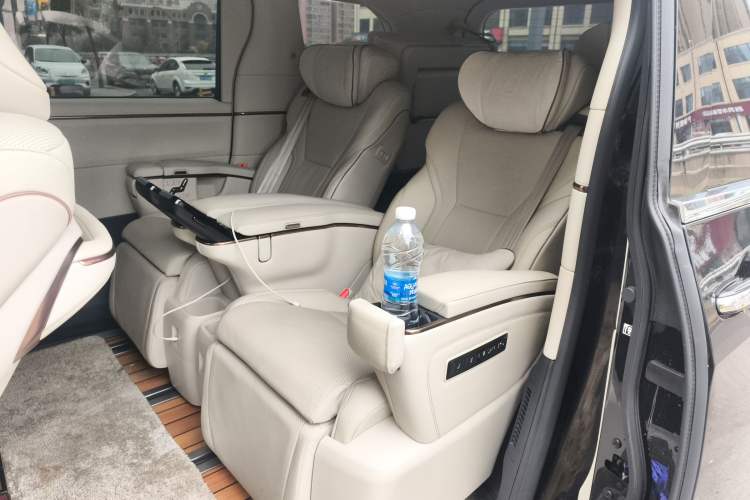 Used Lexus LM 2023 500h Six-Seater Prestige Edition Left Rear Seat