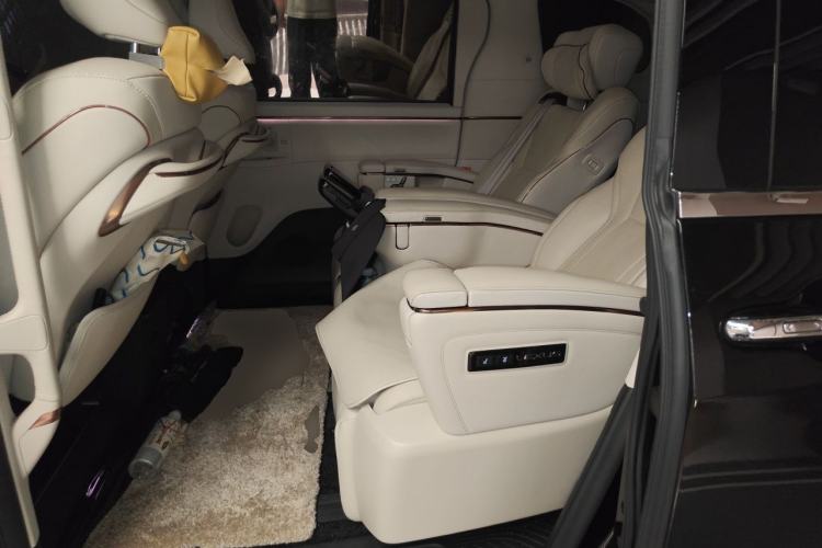 Used Lexus LM 2023 500h Six-Seater Prestige Edition Left Rear Seat