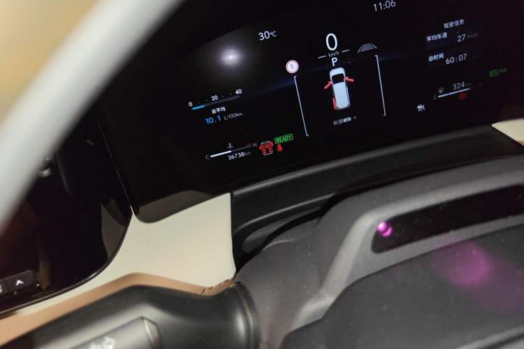 Used Lexus LM 2023 500h Six-Seater Prestige Edition Odometer Close Up