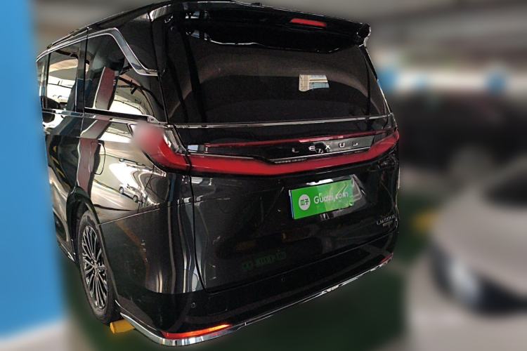 Used Lexus LM 2023 500h Six-Seater Prestige Edition Rear