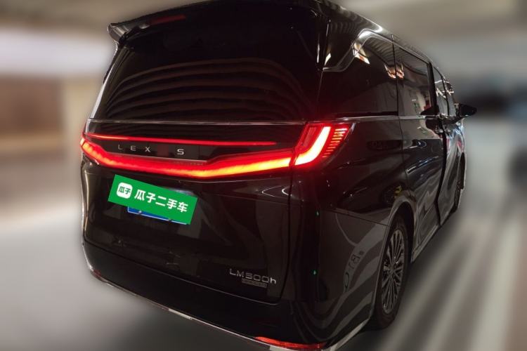 Used Lexus LM 2023 500h Six-Seater Prestige Edition Rear Right 45 Deg