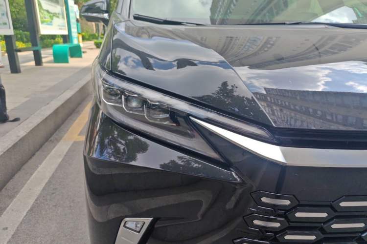 Used Lexus LM 2023 500h Six-Seater Prestige Edition Right Front Headlight