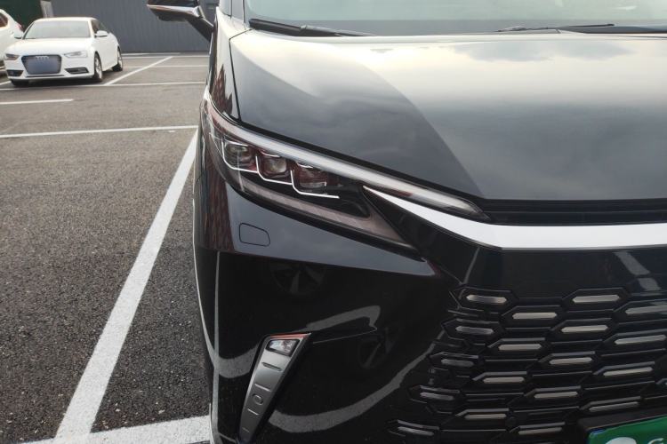 Used Lexus LM 2023 500h Six-Seater Prestige Edition Right Front Headlight
